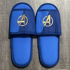 New Men’s Size 12 Marvel Avengers Blue Slippers from Hong Kong Disney